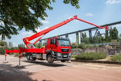 P 570